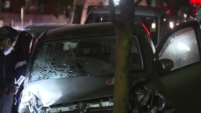 97歳運転の車が歩道を走行