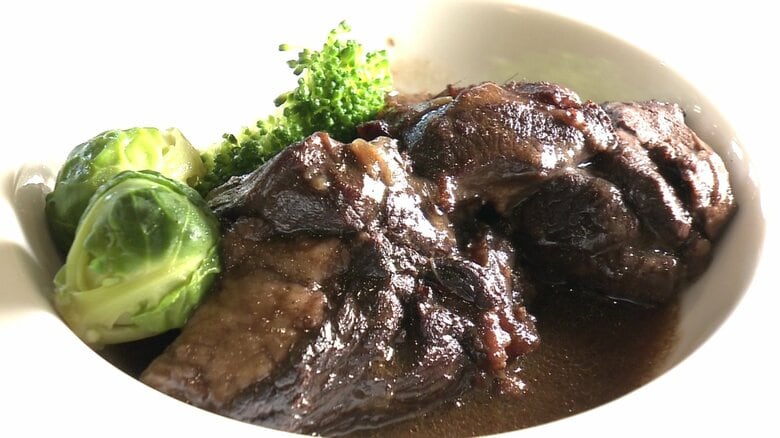 秋田産のクマ肉の赤ワイン煮込み