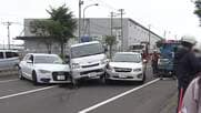 「ブレーキとアクセルを踏み間違えた」　信号待ちの車列に追突、7台絡む事故　北海道・北広島市