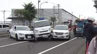 「ブレーキとアクセルを踏み間違えた」　信号待ちの車列に追突、7台絡む事故　北海道・北広島市