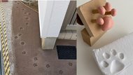 玄関先の猫の足跡が可愛い…実はセメントが乾く前に捺された“肉球スタンプ”だった