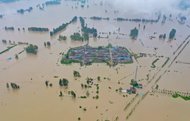 中国洪水危機…ダム緊急放流で下流の村が水没…“遊水地”に20万人居住