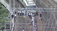 通勤ラッシュを襲った地震 電車に乗っていたら気を付けたいこと