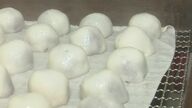 米粉でお餅のような食感…明治から続く老舗のご当地菓子「しらたま」 こしあん包み上品な甘さ