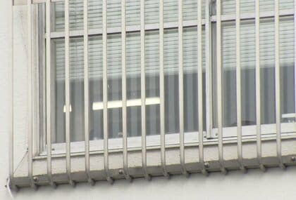 無免許で車を運転→信号待ちのトラックに追突→そのまま現場から逃走した56歳無職女をひき逃げなどの疑いで逮捕「事故のことは覚えていない」被害者の男性が顔やナンバーなどを撮影＜北海道札幌市＞