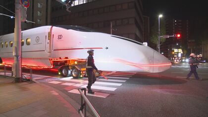 熊本地震で被災した『つばめ』 九州新幹線全線開業15周年で復活 海路を経て未明の街を博多駅へ大移動【福岡発】
