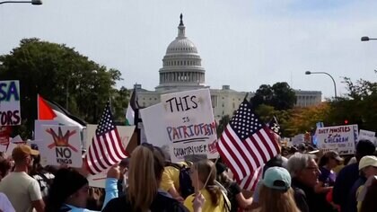 「王はいらない」全米2700カ所以上で反トランプデモ　約700万人参加で第2次政権発足以降“最大”に