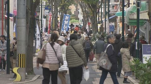 長崎市の新大工町商店街　正月迎える準備　買い物客でにぎわう
