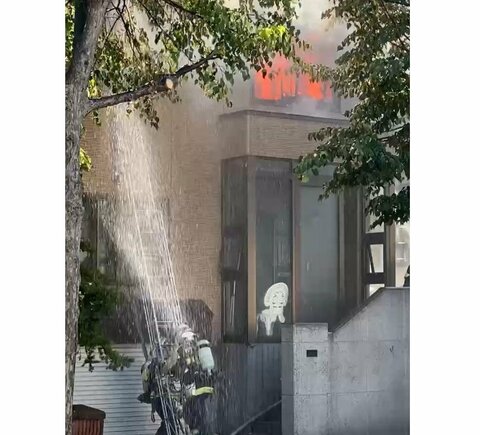 【速報】「2階から火が出ました」住人が消防に通報…2階部分が全焼＿住人の男女2人がヤケド負い搬送＜北海道札幌市＞