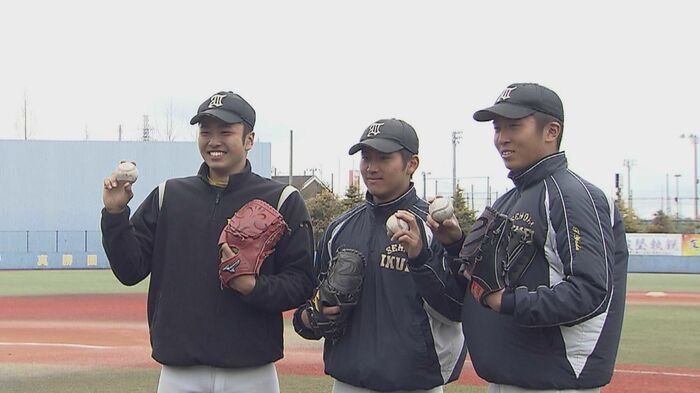 仙台育英が誇る「150キロトリオ」高橋煌稀(左)仁田陽翔(中)湯田統真(右)