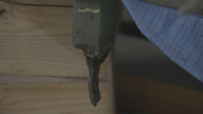 さびてボロボロの柵