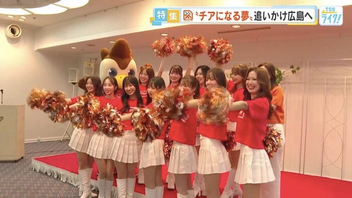 KURUMIさんは前列の左から3番目