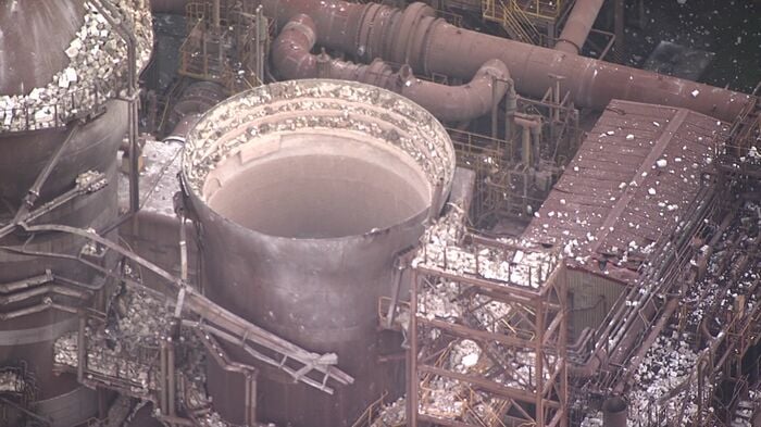 熱風炉は爆発により崩落