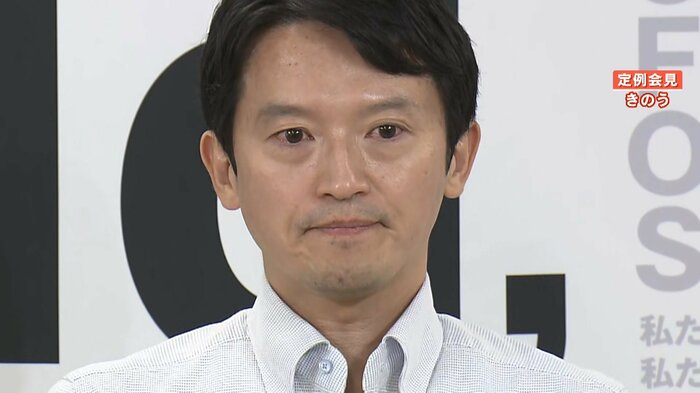涙を浮かべる斎藤知事