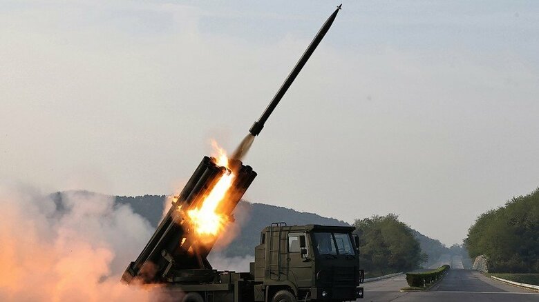 北朝鮮 240mm新型放射砲配備へ…金正恩氏が視察　韓国首都圏狙ったものか｜FNNプライムオンライン