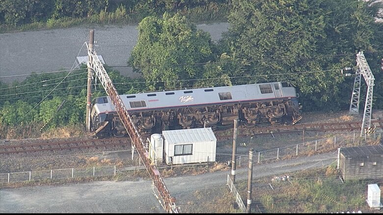 JR八代駅で貨物列車が脱線・横転　九州のJR在来線は全線運転見合わせ　航空便も欠航相次ぐ【熊本で最大震度7】｜FNNプライムオンライン