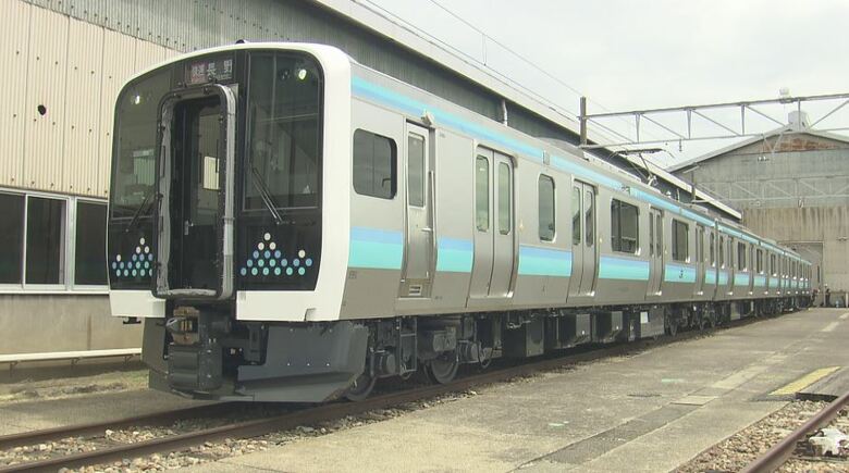 28年ぶり新車両！JR東日本が「E131系」を公開　アルプスの山を思わせるドット柄デザイン　座席の幅は2センチ広く、防犯カメラも設置　2026年秋ごろ運転開始｜FNNプライムオンライン