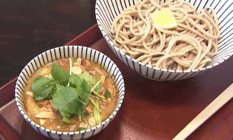 「エスニック感たっぷり」“進化形立ち食いそば”が人気…「グリーンカレーつけそば」や「出汁割りワイン」などメニューに|FNNプライムオンライン