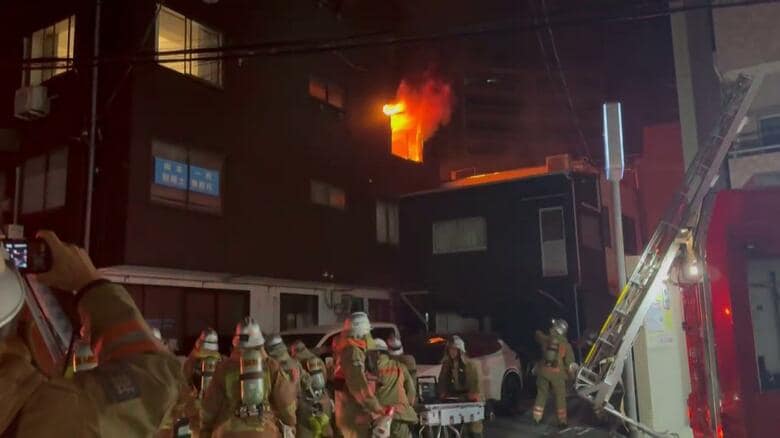 広島市南区の集合住宅で火災　出火した部屋が全焼　別の部屋の２０代から４０代の３人がケガ　命に別状なし｜FNNプライムオンライン