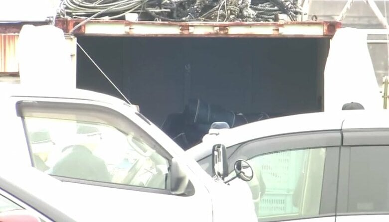 【速報】腹部と目に刃物刺さった遺体　第三者と争った形跡なし｜FNNプライムオンライン