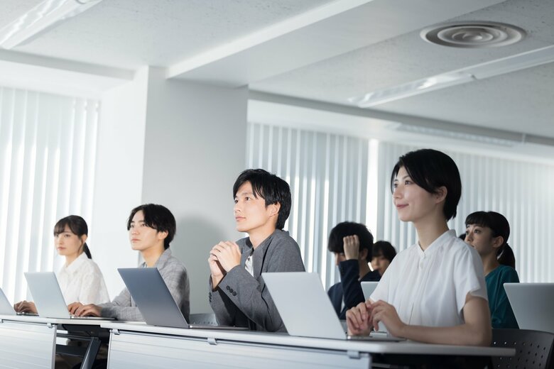 リスキリングは「研修を提供」するものではない（画像：イメージ）