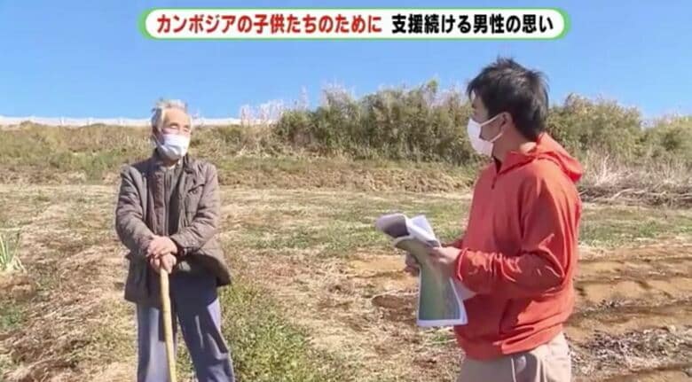 土壌改良の指導をうける内田さん