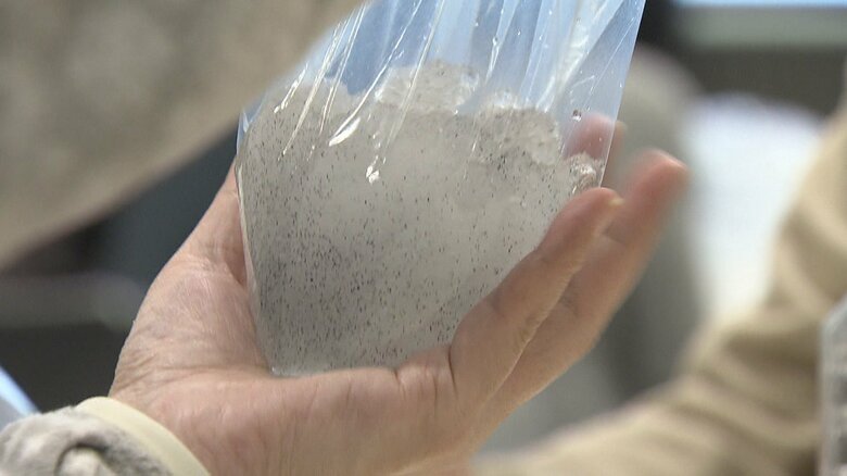 紙おむつの吸水性ポリマーは水気を吸い取った後、ごみに出せる