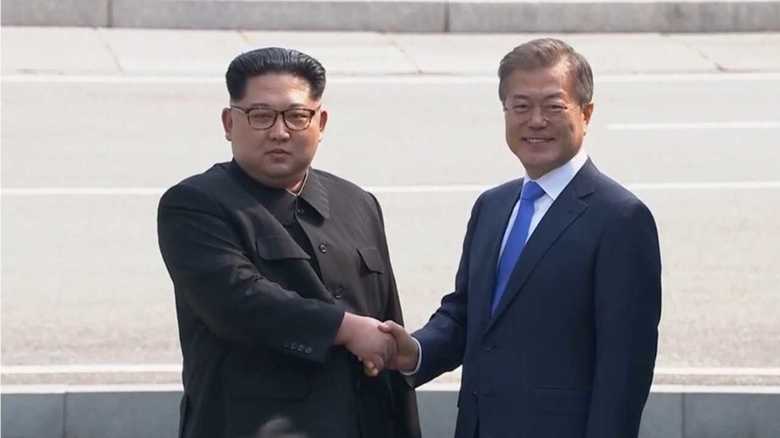 2018年　文在寅大統領と金正恩（朝鮮労働党委員長（現・党総書記）が板門店で対面