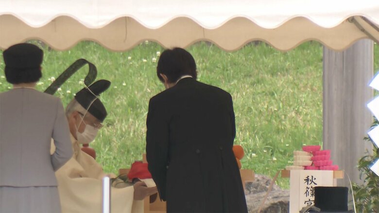 昭和天皇陵を参拝された秋篠宮ご夫妻