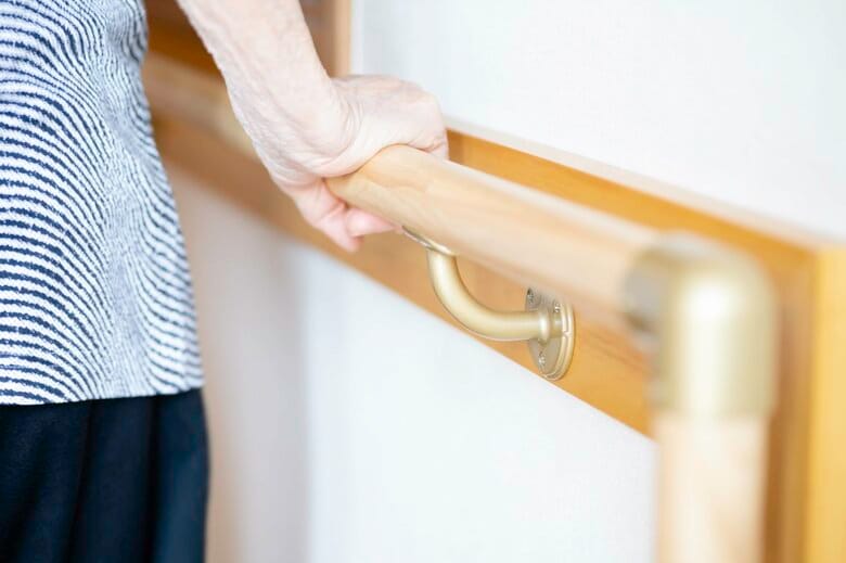 手すりなどの設置も検討できる（画像はイメージ）