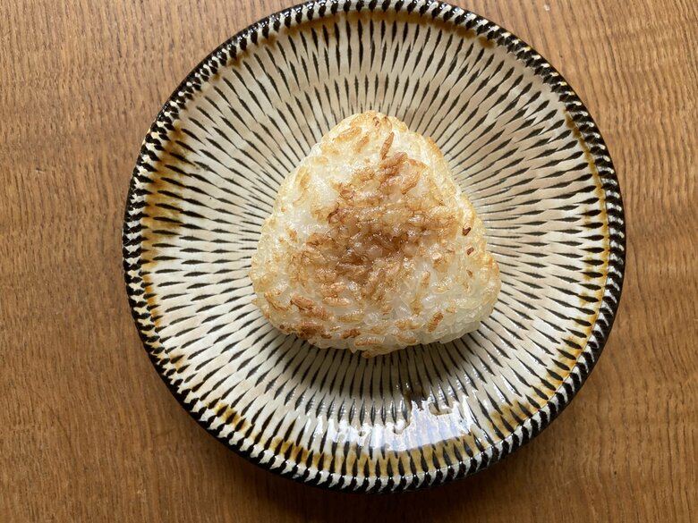 崩壊しにくい焼きおむすび（筆者撮影）