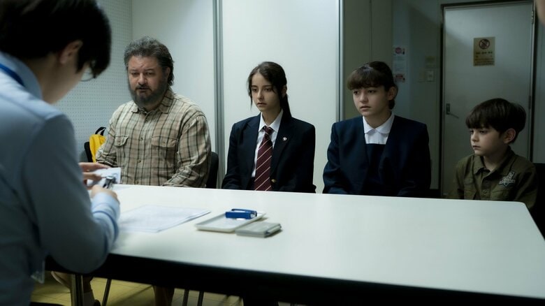 難民申請が認められないサーリャ家族　©2022「マイスモールランド」製作委員会