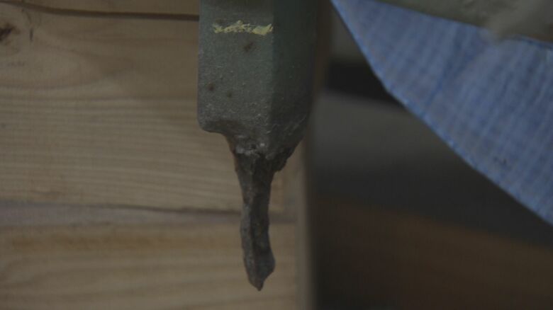 さびてボロボロの柵