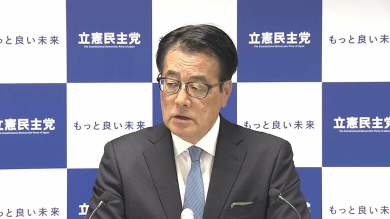 会見する立憲民主・岡田幹事長（2023年12月28日）