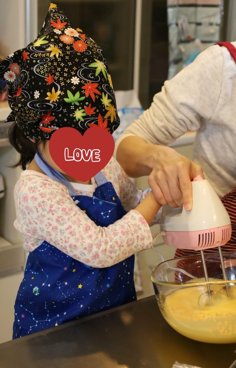 クリスマスパーティーに向けてケーキ作り（提供：青かんぱちさん）