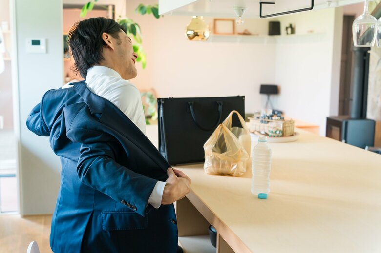 上着の扱いも気を付けたいところ（画像はイメージ）