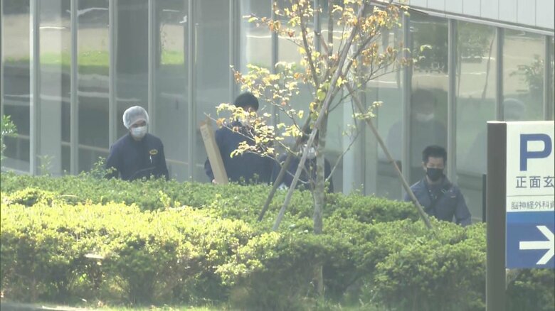 現場検証に向かう警察官（9月28日）