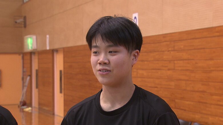 ミドルブロッカーの岡紗津貴選手（1年）