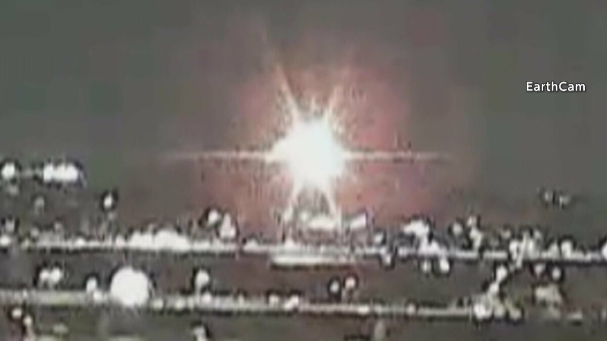何が】ホワイトハウスのわずか4キロ先…64人搭乗のアメリカン航空旅客機