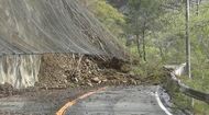 国道151号で土砂崩落　復旧の見通し立たず　県飯田建設事務所が迂回呼びかけ