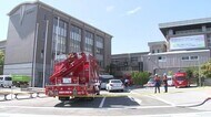 「火事だから逃げろ」 高校で火災 無人の教室から出火 生徒約70人避難 職員1人搬送