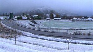 昨年より18日早い“初雪”…真庭市・蒜山地域の平地で屋根などが雪化粧 鏡野町では除雪車が出動【岡山】