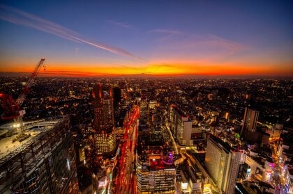 「秋の日はつるべ落とし」急激な寒暖差に加え交通死亡事故が急増する魔の時間帯「薄暮」に注意！ドライバー＆歩行者の対策は?