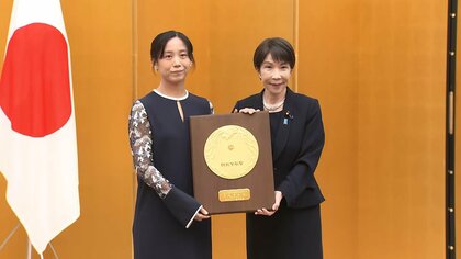「スピードスケートの代表として受けさせてもらえたら」髙木美帆さんに国民栄誉賞授与　記念品として「包丁10本セット」贈呈