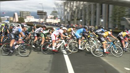 すごい迫力…「自転車レース」に市民大興奮　市役所前の大通りで200台疾走　自転車の街”目指し【静岡発】