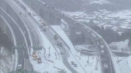 強い寒波再び…新名神では路面凍結で大型トラック等数台がスタック 渋滞解消に約4時間 3連休まで厳しい寒さか