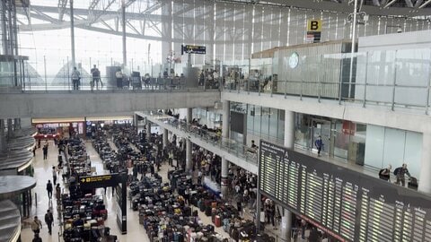 首都近郊の空港で輸出入貨物受け入れ1週間停止　タイ国際航空が洪水の影響で30日から　日系物流会社は代替ルート検討に追われる