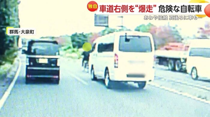 急ブレーキを踏んで後輪が浮く自動車（視聴者提供）