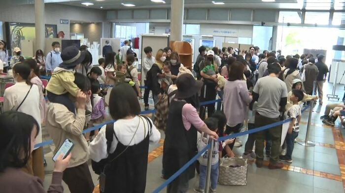 会場の外にできた行列