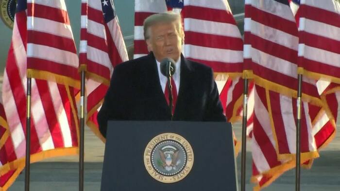 フロリダに出発する直前のトランプ氏。この時はまだ現職大統領